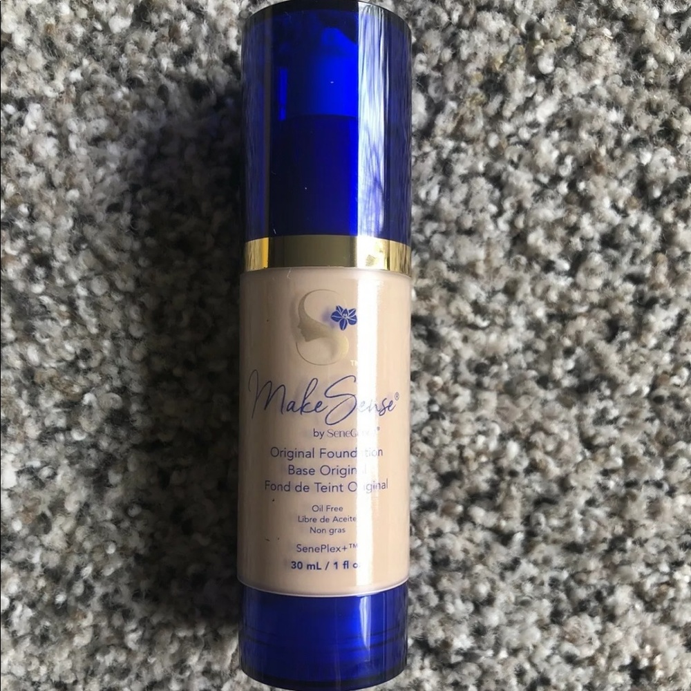 MakeSense By SeneGence Dewy Foundation